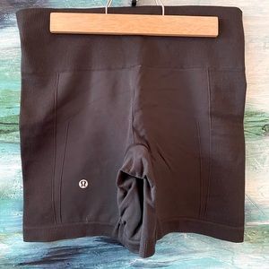 LuLuLemon black athletic bike shorts